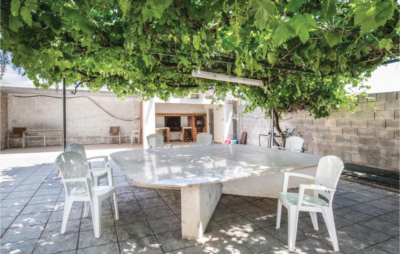 Awesome Home In Caravaca With Kitchen Caravaca De La Cruz Bagian luar foto