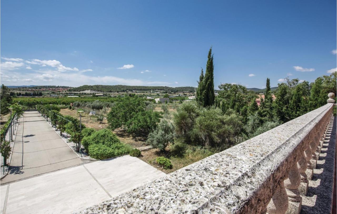 Awesome Home In Caravaca With Kitchen Caravaca De La Cruz Bagian luar foto