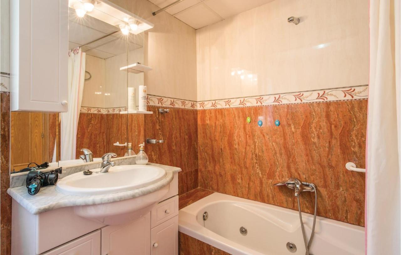 Awesome Home In Caravaca With Kitchen Caravaca De La Cruz Bagian luar foto